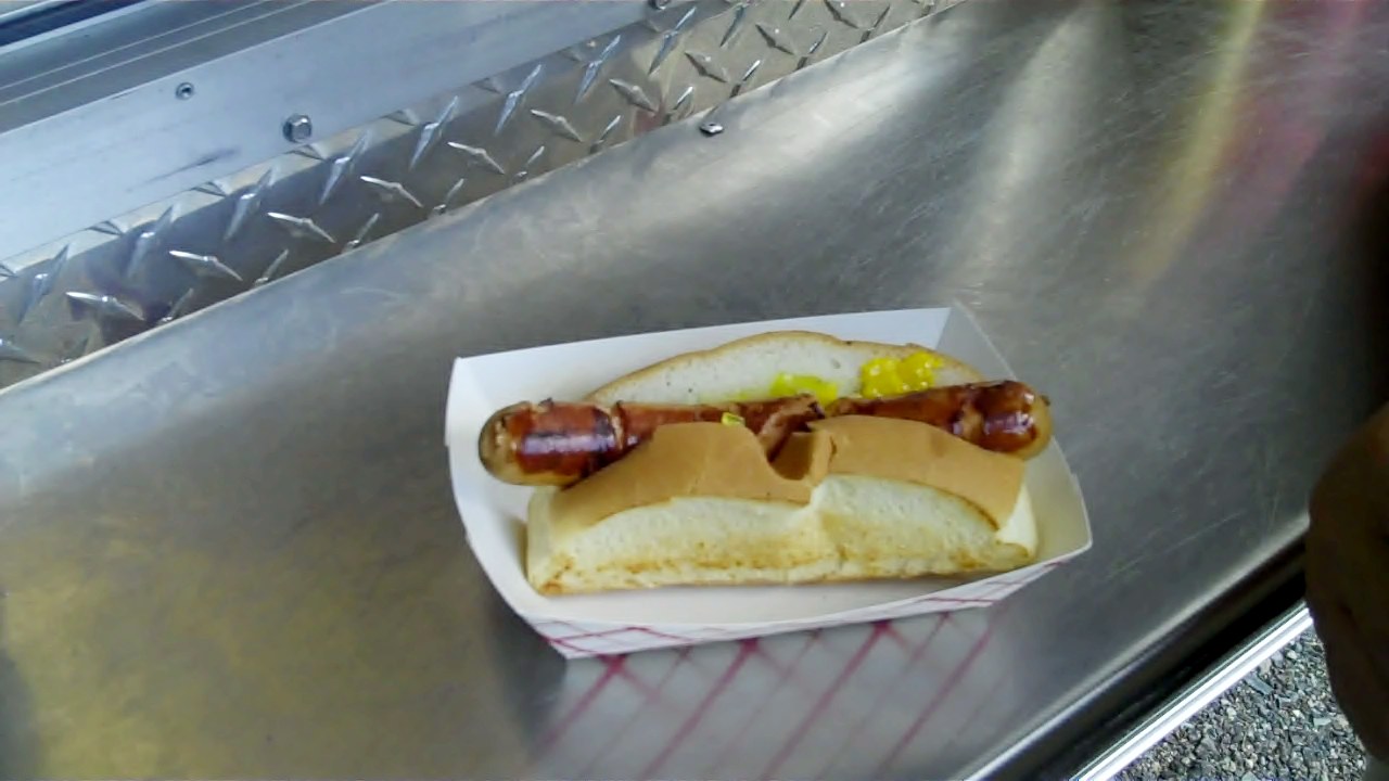 The Hot Dog Truck: A Hot Dog a Day Number 15: Bill's Dog House in Framingham